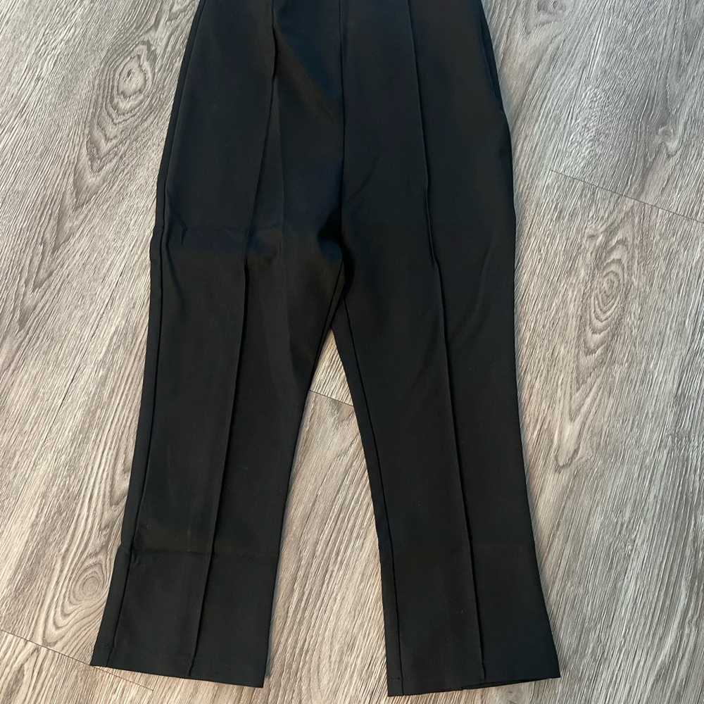 Black capris